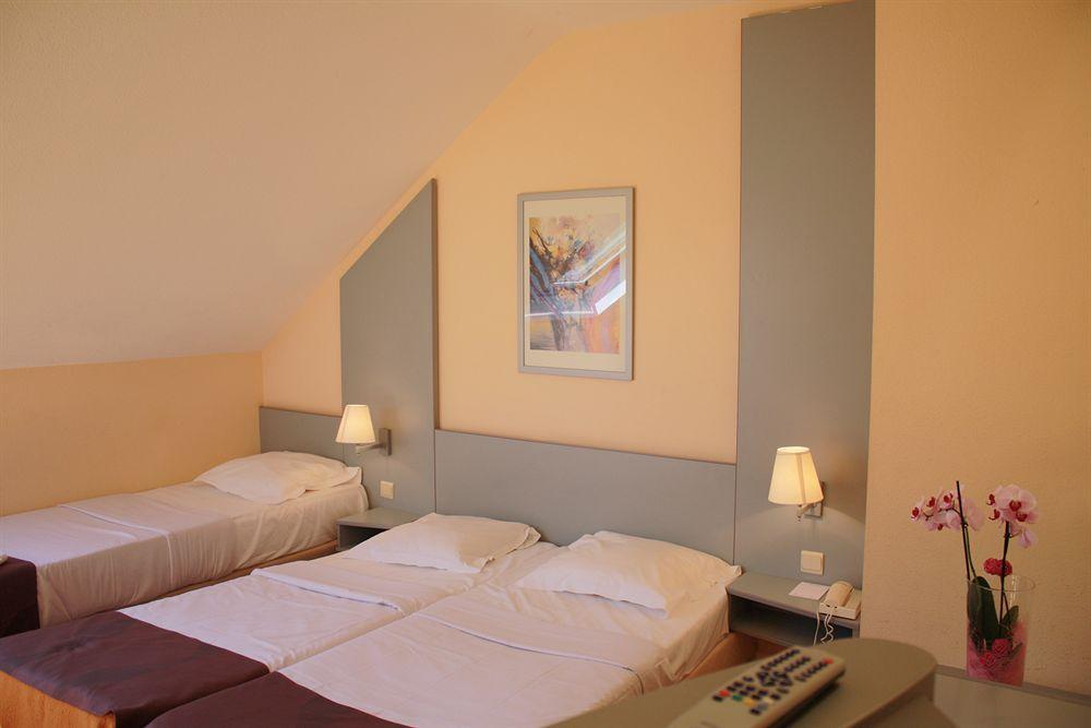 Отель Ibis Wavre Brussels East Экстерьер фото
