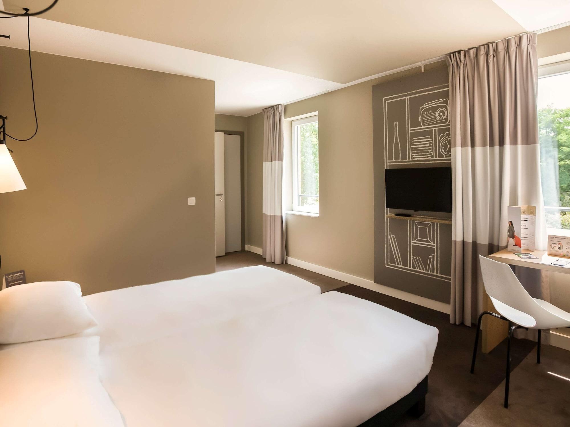 Отель Ibis Wavre Brussels East Экстерьер фото
