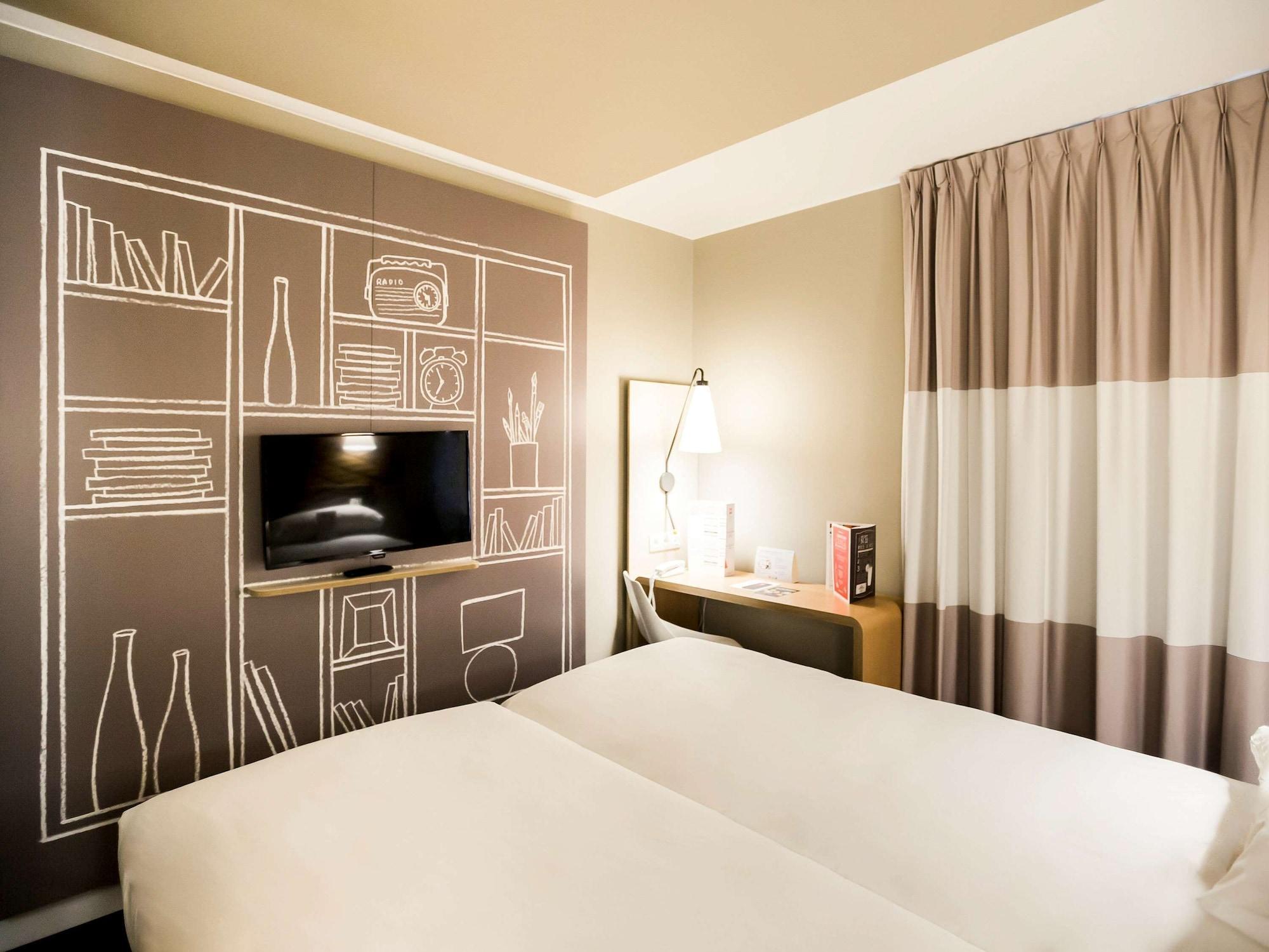 Отель Ibis Wavre Brussels East Экстерьер фото