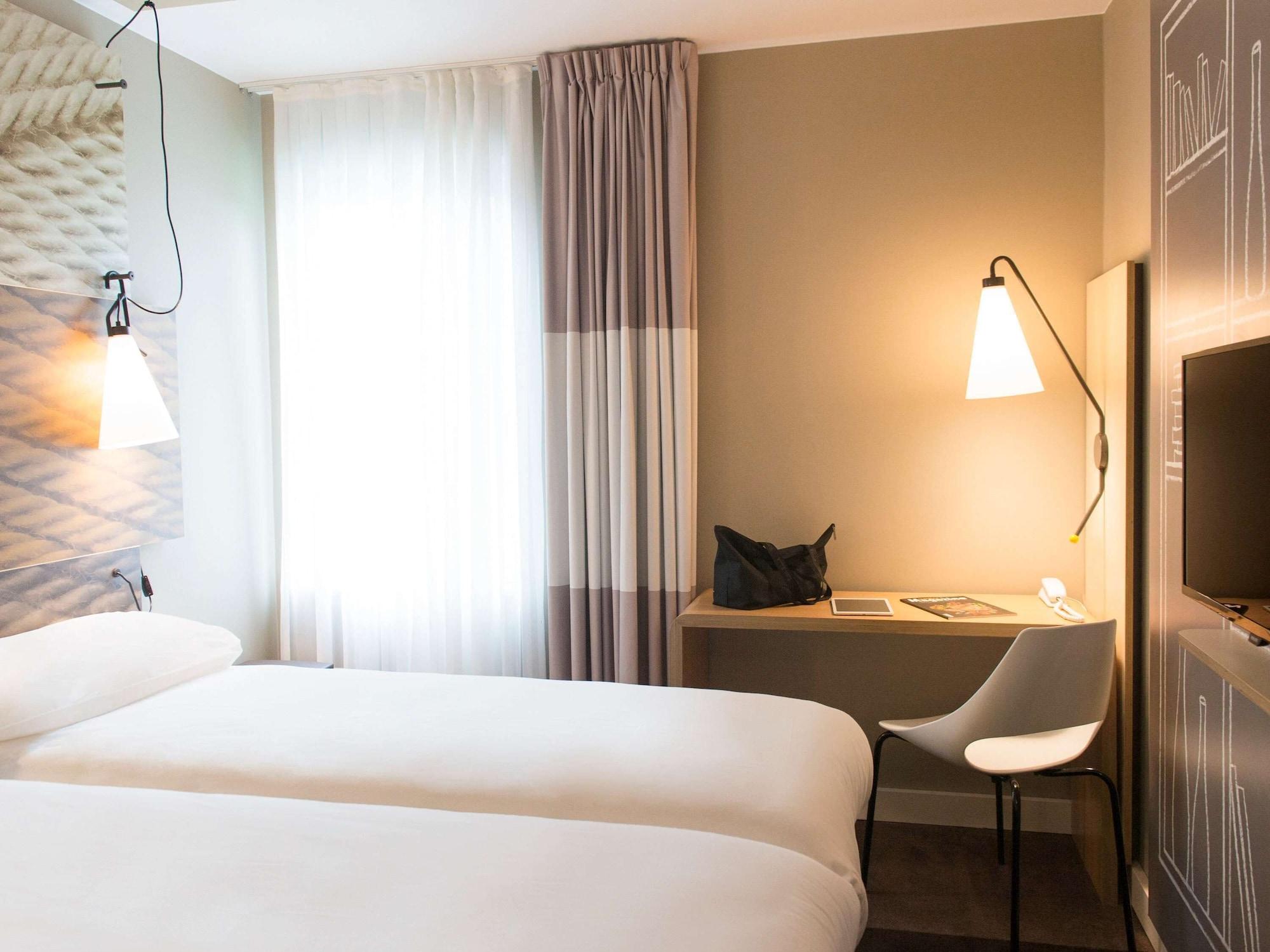 Отель Ibis Wavre Brussels East Экстерьер фото