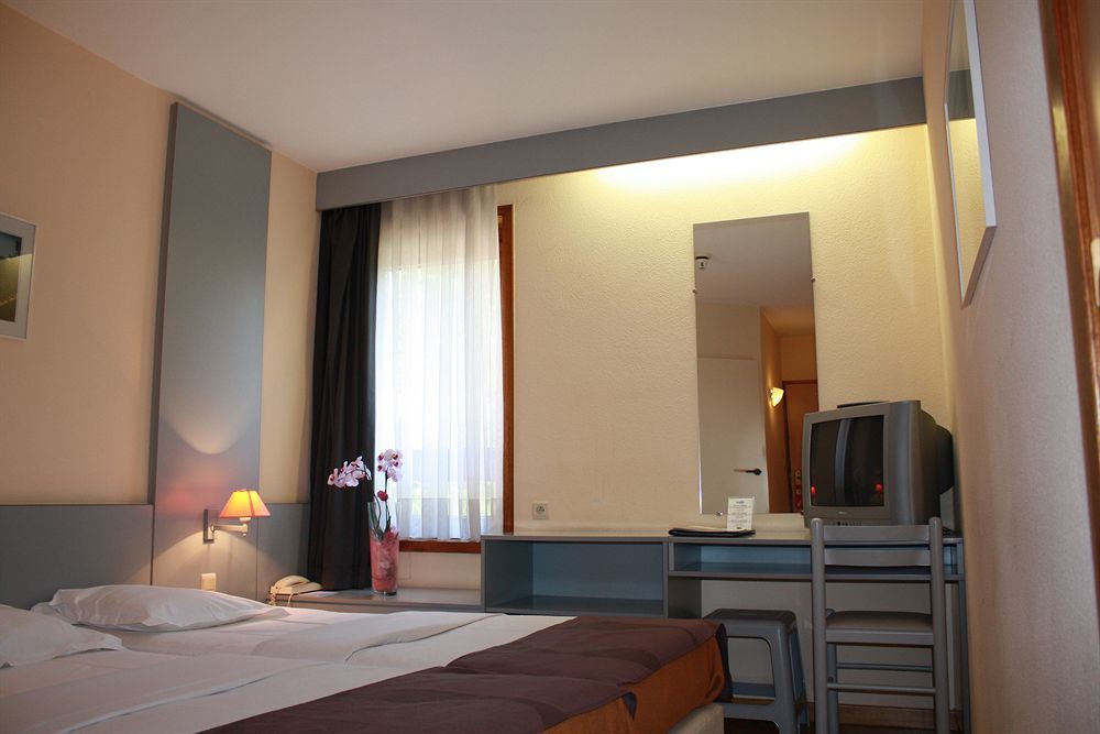 Отель Ibis Wavre Brussels East Экстерьер фото