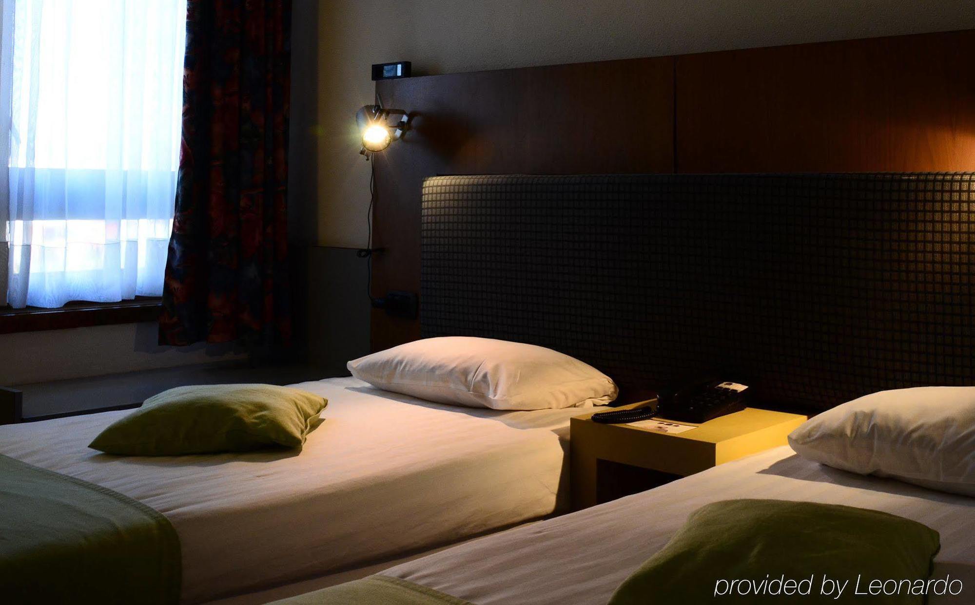 Отель Ibis Wavre Brussels East Экстерьер фото