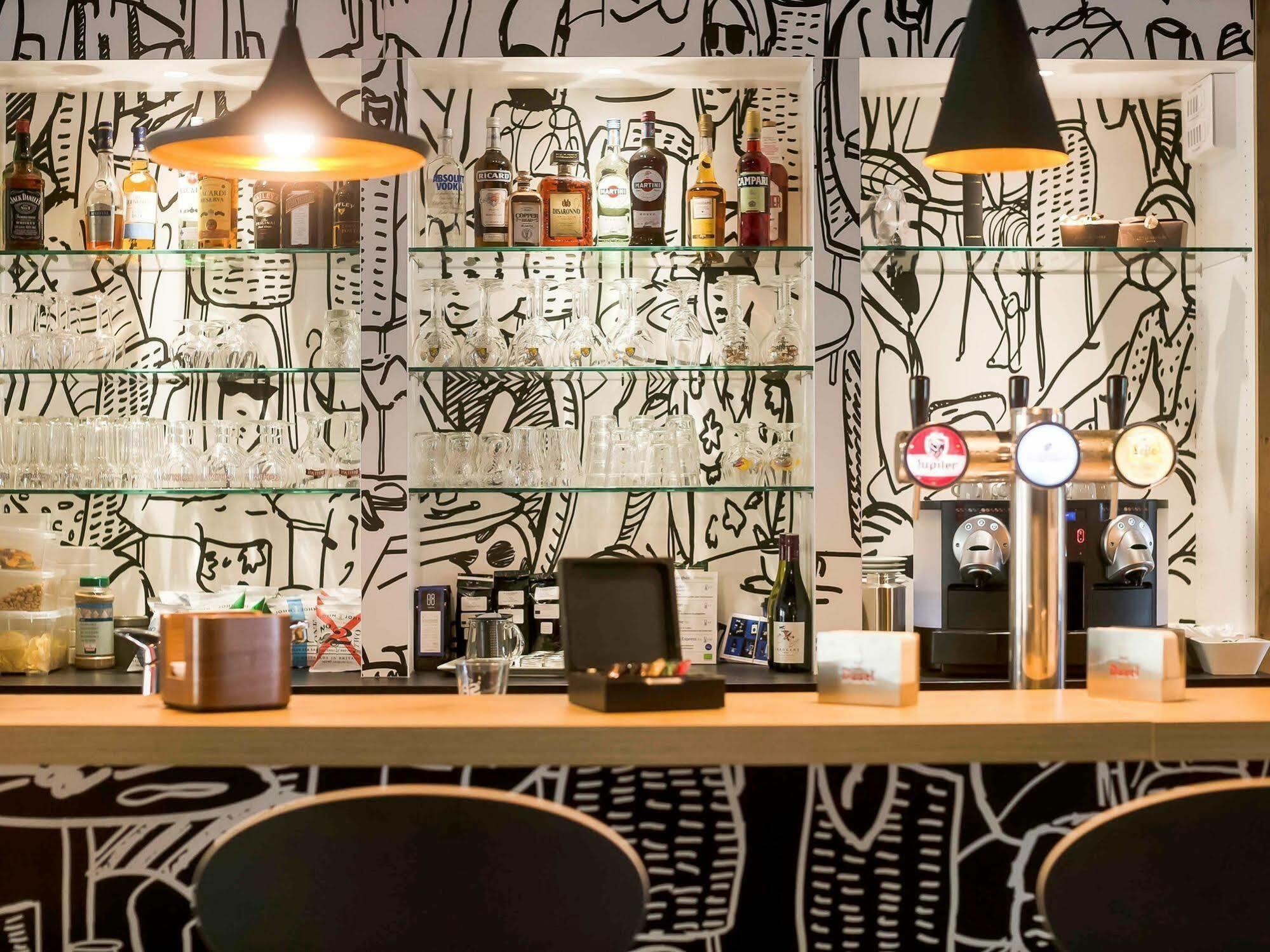 Отель Ibis Wavre Brussels East Экстерьер фото