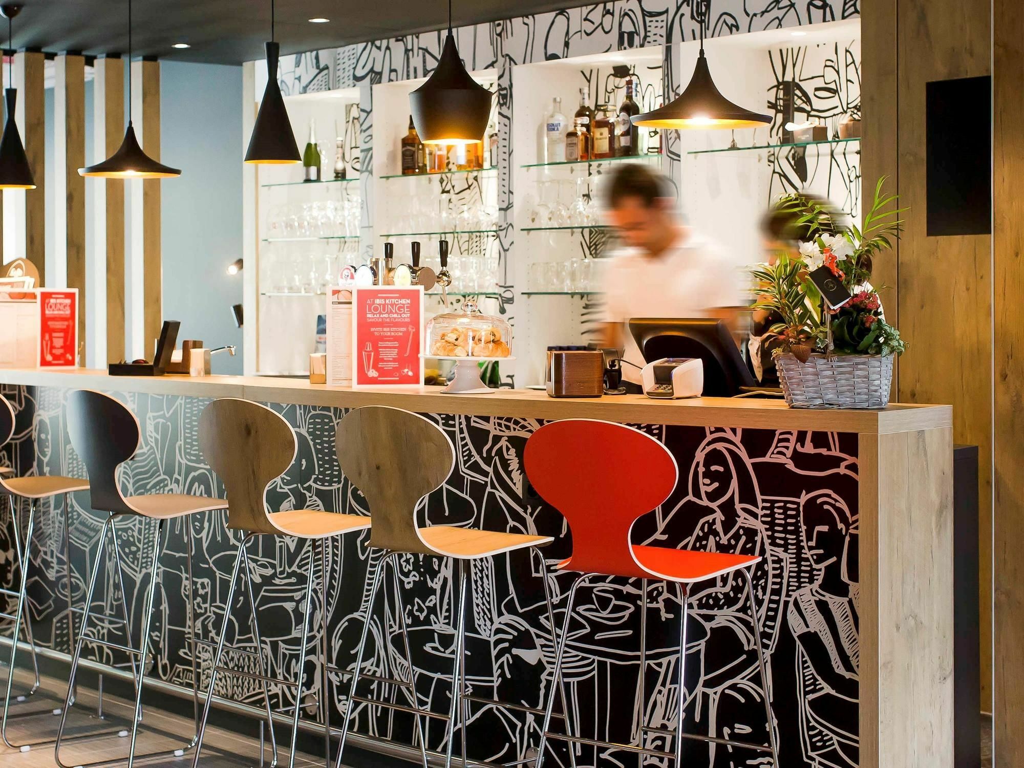 Отель Ibis Wavre Brussels East Экстерьер фото