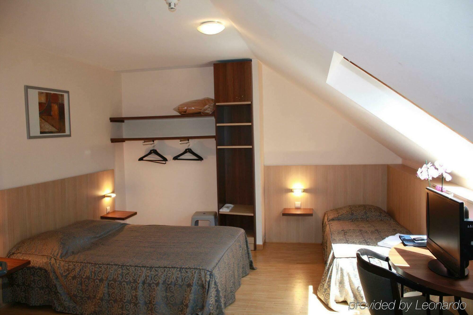 Отель Ibis Wavre Brussels East Экстерьер фото